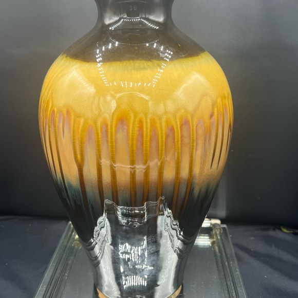Elegant Black and Gold Vase - Picture 1 of 5